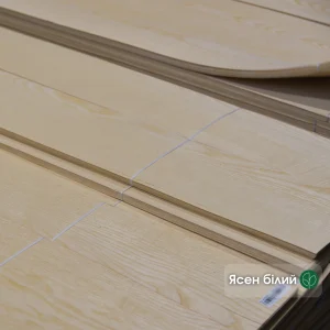 White ash veneer 0.6 mm, 2.1–2.25 m, grade 1: stack of sheets in the warehouse