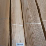 Grain pattern of olive ash veneer, grade 2