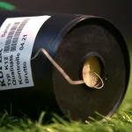 Macro photo of Kuper K12 glue thread spool end showing the thread tip