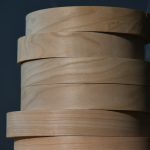 Стос намотаних кілець кромки черешні зі стиками шпону