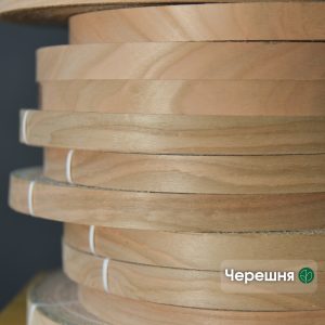 Рулони кромки черешні з написом «Черешня» на фото