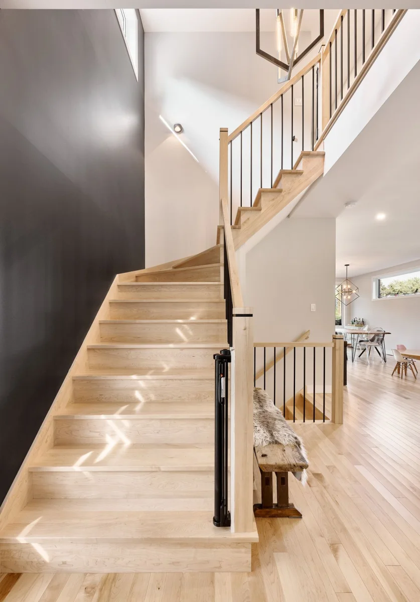 Staircase elements and treads — Sawn Maple Veneer