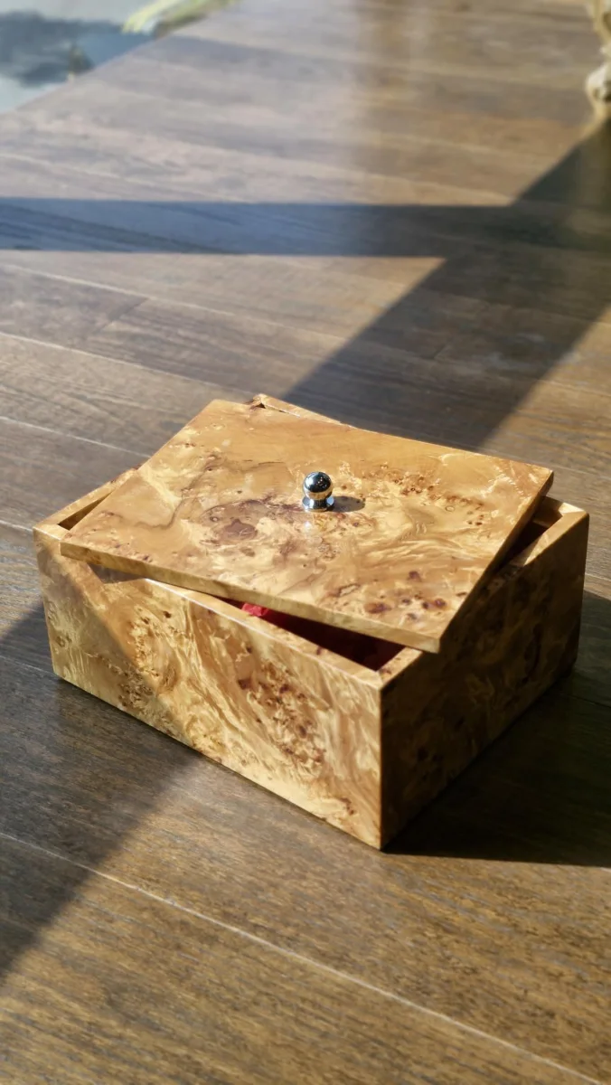 Interior decor — Burr Poplar Sawn Veneer